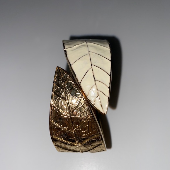 WHITE AND GOLD LEAF BRACKET BANGLE WITH EXPANDER - Picture 5 of 6